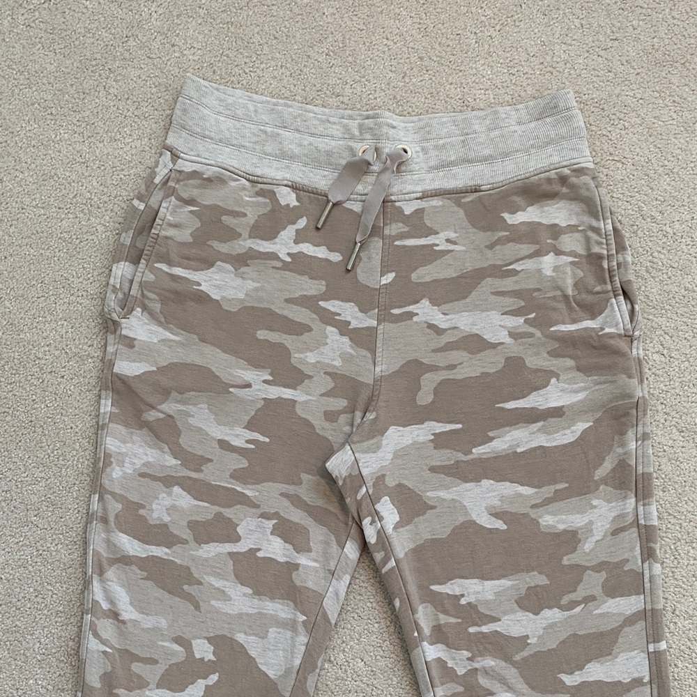 🌸ATHLETA SET Camo Print Jogger Set - Picture 5 of 11